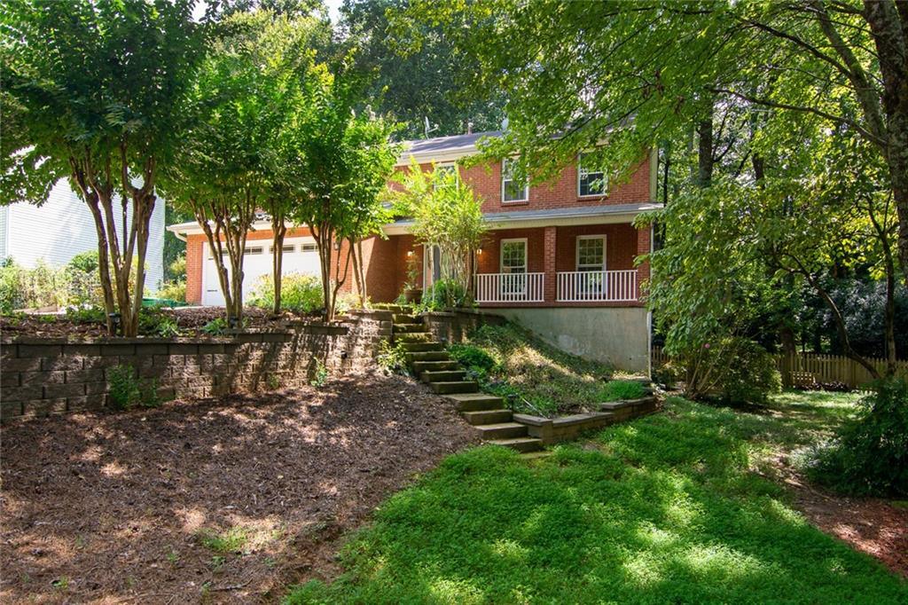 a view of a house with a yard