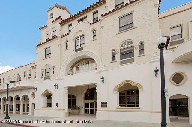 a large building with a lot of windows