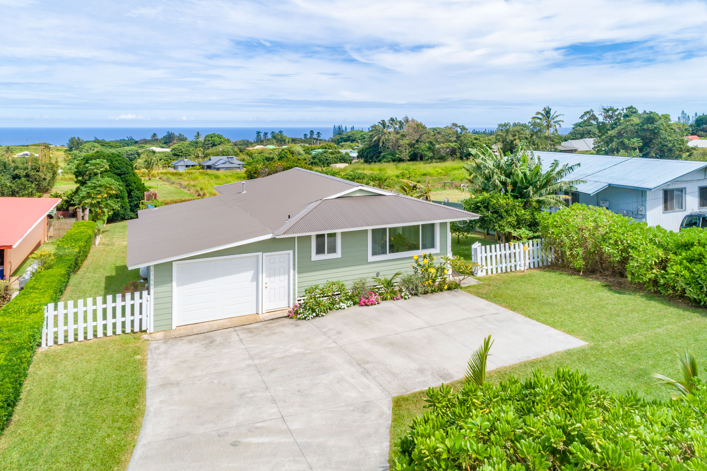 Wonderful ocean views and convenient location to most everything Kohala