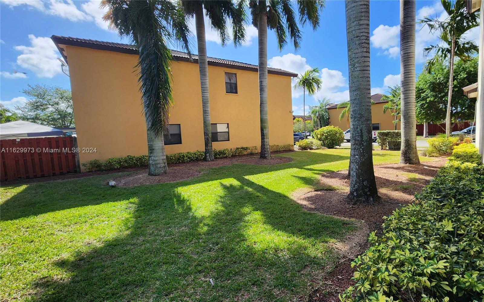 a view of a back yard with a house