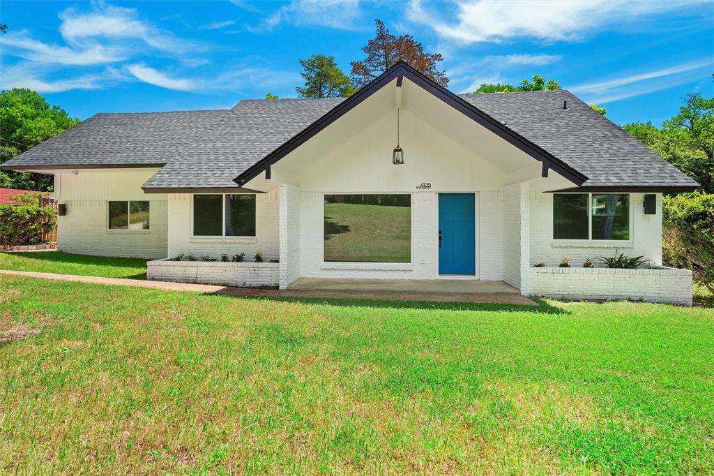 a view of a house with a yard and plants