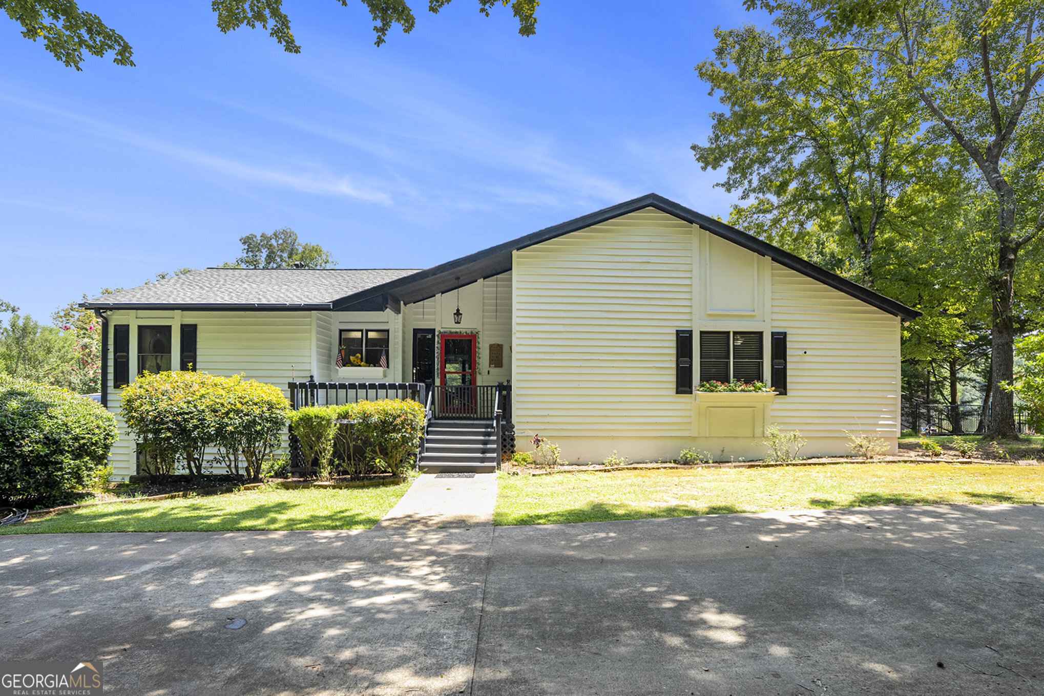 a front view of house with yard