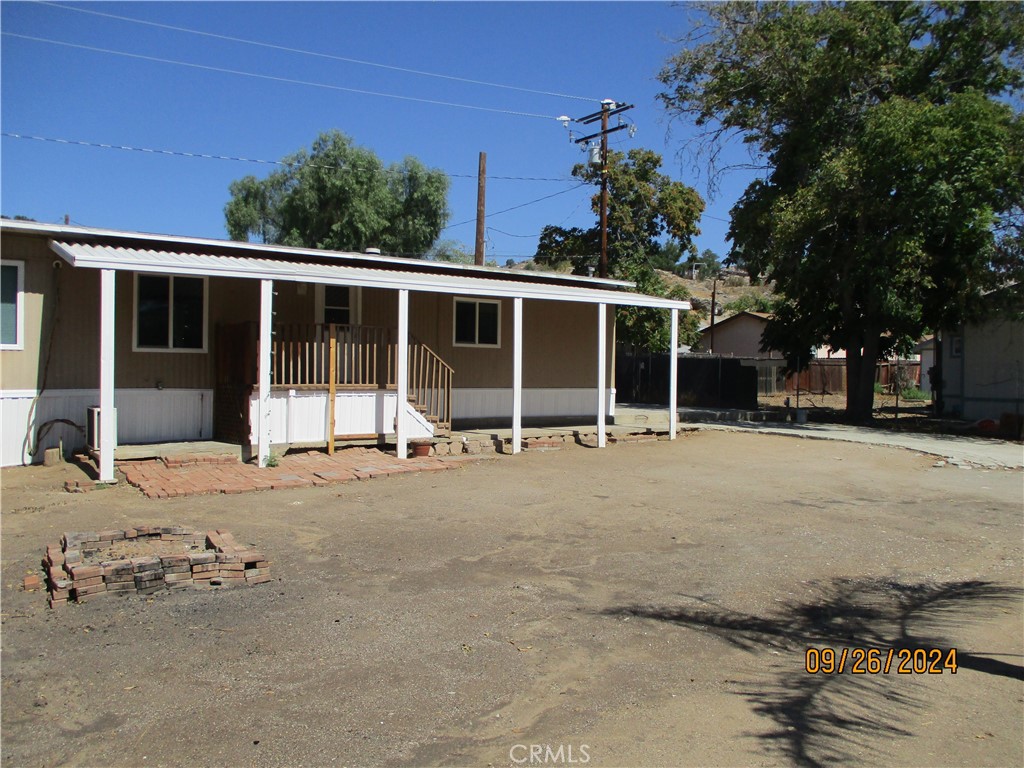 a view of a house with a outdoor space