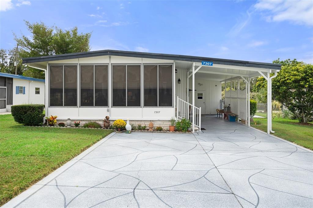 a view of a house with backyard and garden