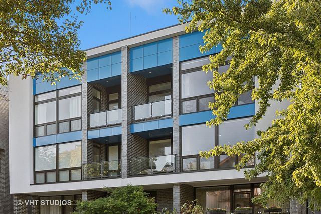 $700,000 | 2863 West Lyndale Street, Unit 2W | Logan Square