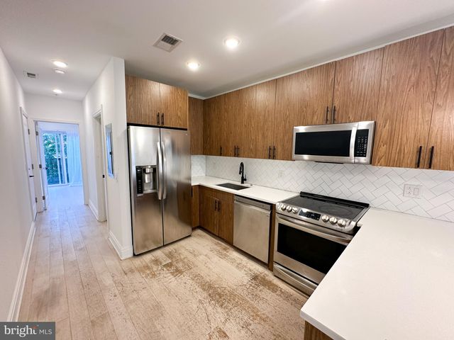 $2,195 | 1434 Ogden Street, Unit 2 | Avenue of the Arts North