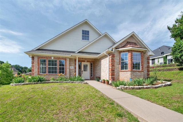 $359,000 | 2914 Greenwood Circle | Denison