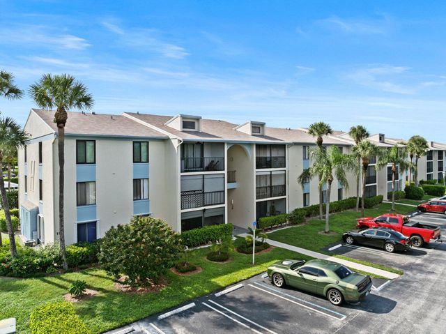 $219,900 | 1111 Green Pine Boulevard, Unit A2 | The Villages of Palm Beach Lakes