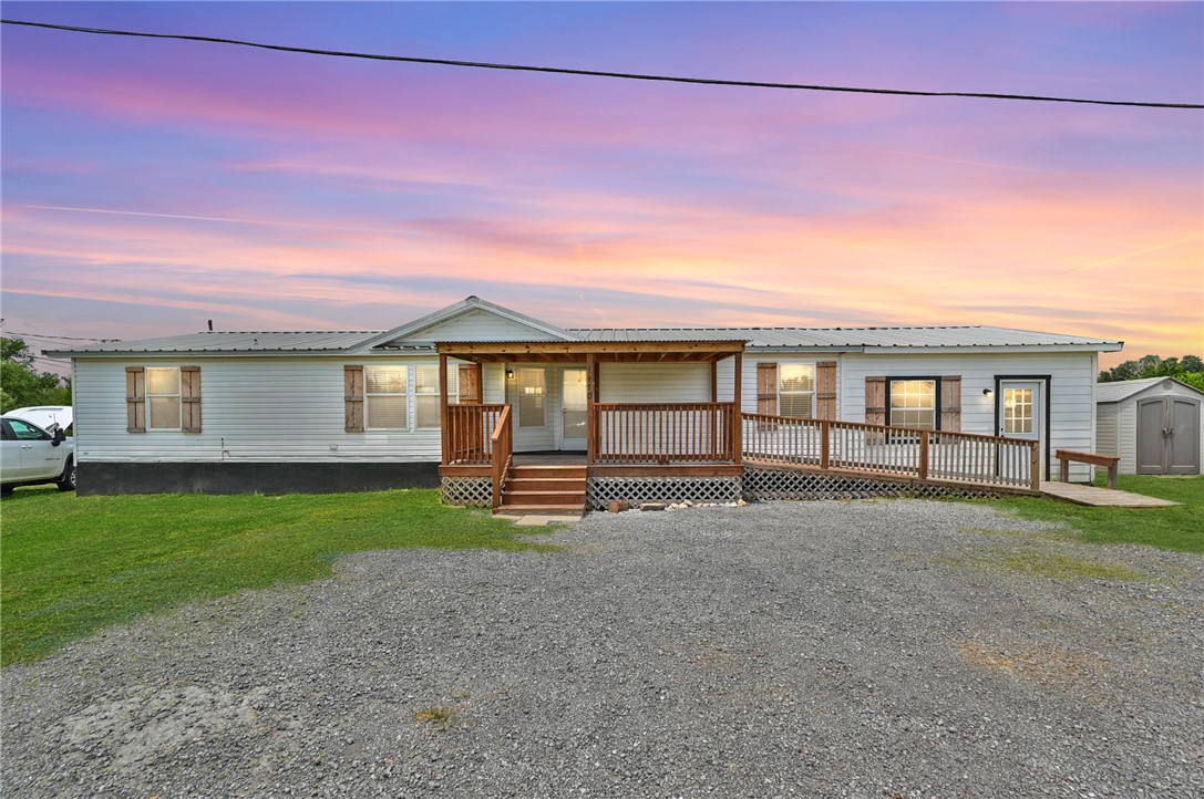 Manufactured / mobile home featuring a storage she