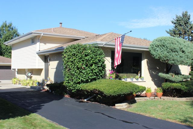 $324,900 | 13638 Le Claire Avenue | Crestwood