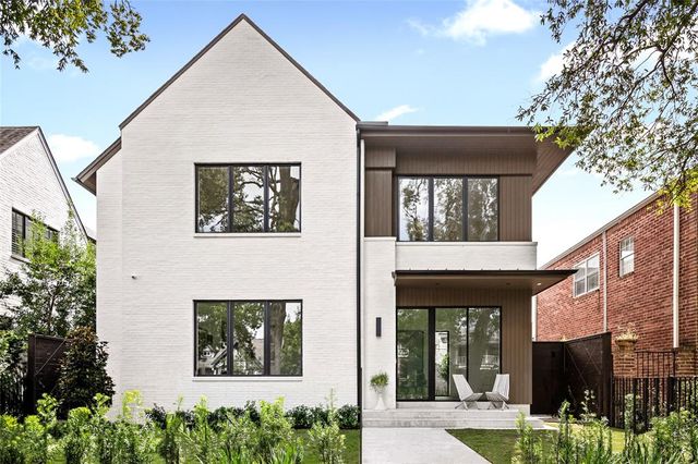 $3,195,000 | 2215 Albans Road | Southampton Place