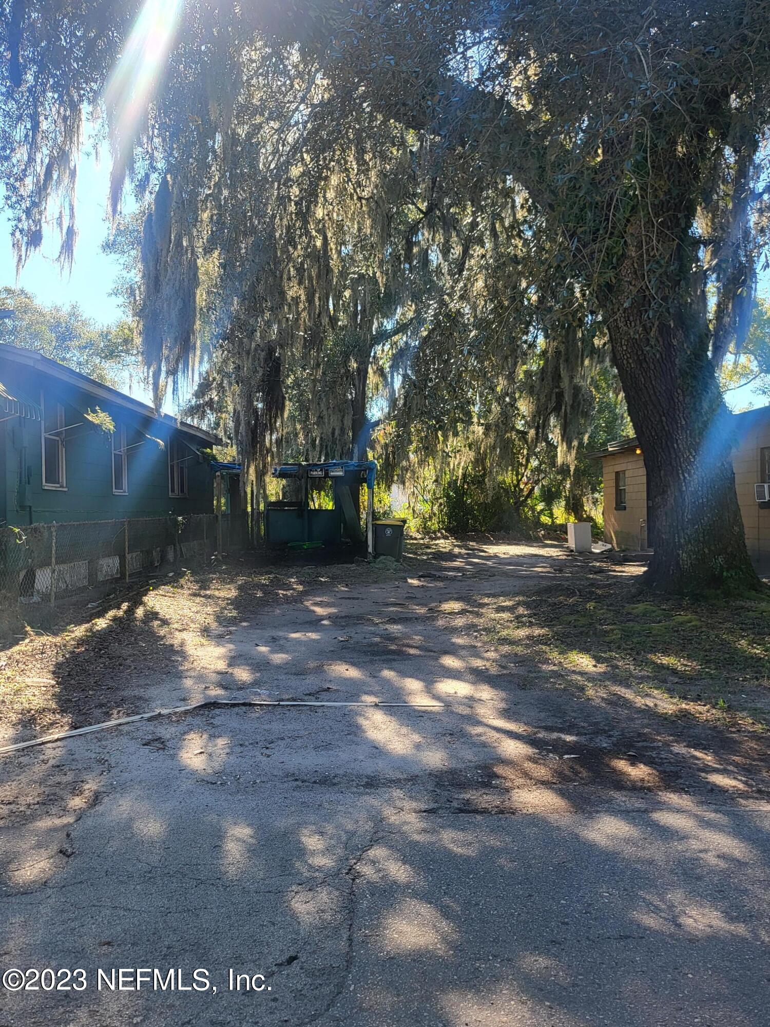 a view of a yard with a tree