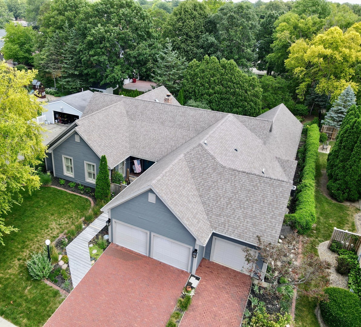 an aerial view of a house having yard