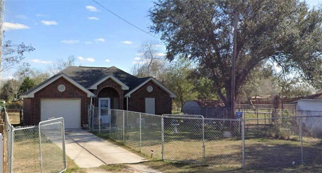 a view of a house with a backyard