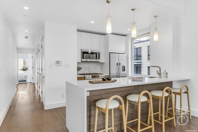 $1,275,000 | 26-14 28th Street, Unit 4A | Astoria