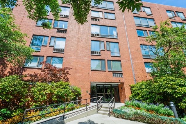 $415,000 | 1115 South Plymouth Court, Unit 605 | Dearborn Park