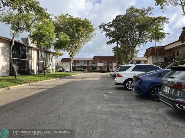 $2,100 | 925 Northeast 209th Street, Unit 205 | Ives Estates