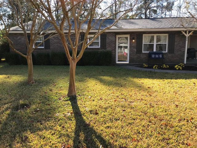 $1,700 | 120 Longleaf Drive