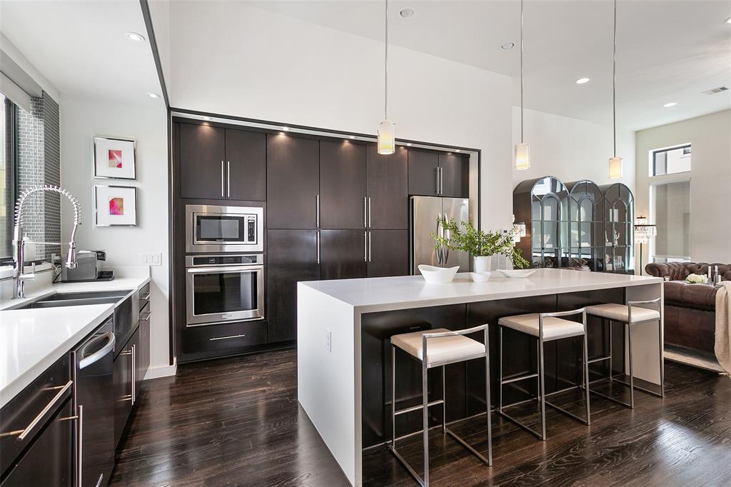 Did we catch your attention with this gorgeous kitchen?