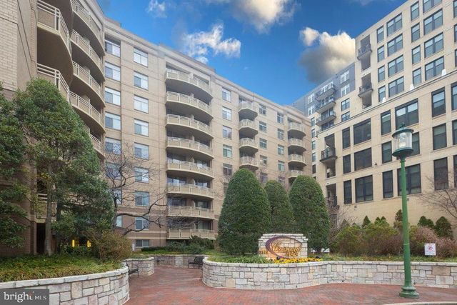 $3,650 | 7111 Woodmont Avenue, Unit 202 | Crescent Plaza