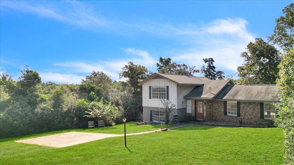 a view of a house with a backyard