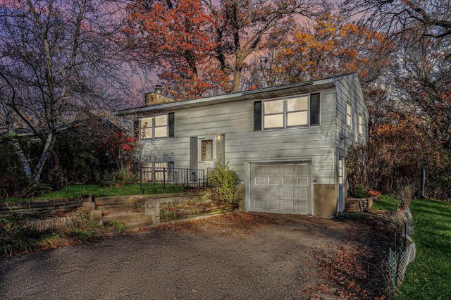 $300,000 | 276 Warner Avenue North | Mahtomedi