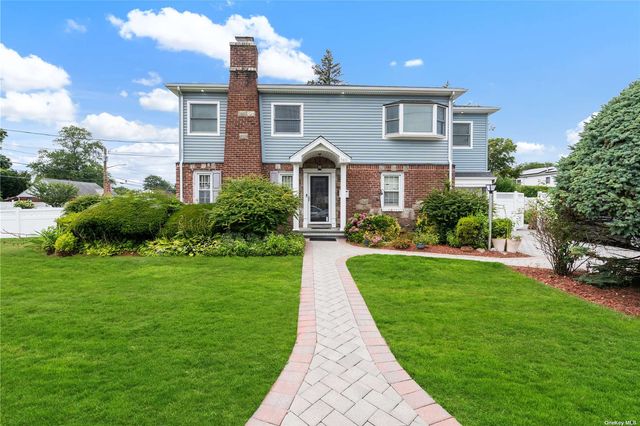 $799,999 | 760 Colonial Street | Uniondale