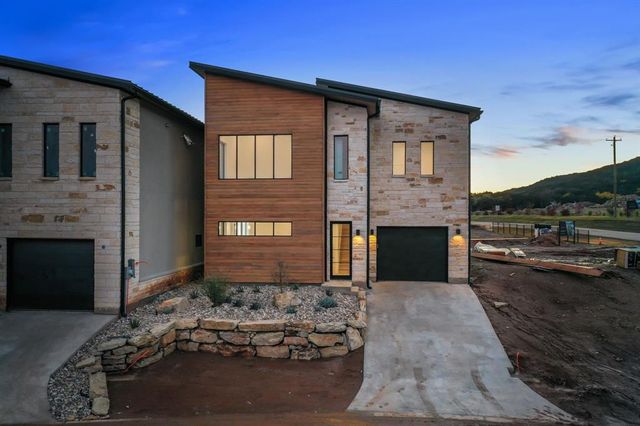 $1,299,000 | 4 Breakwater Bend