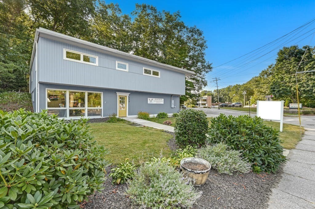 a house view with a outdoor space