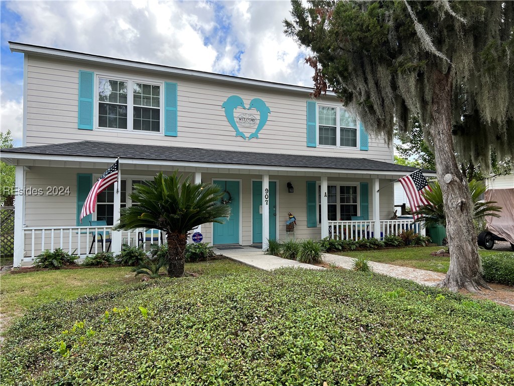 View of front of home featuring a front lawn