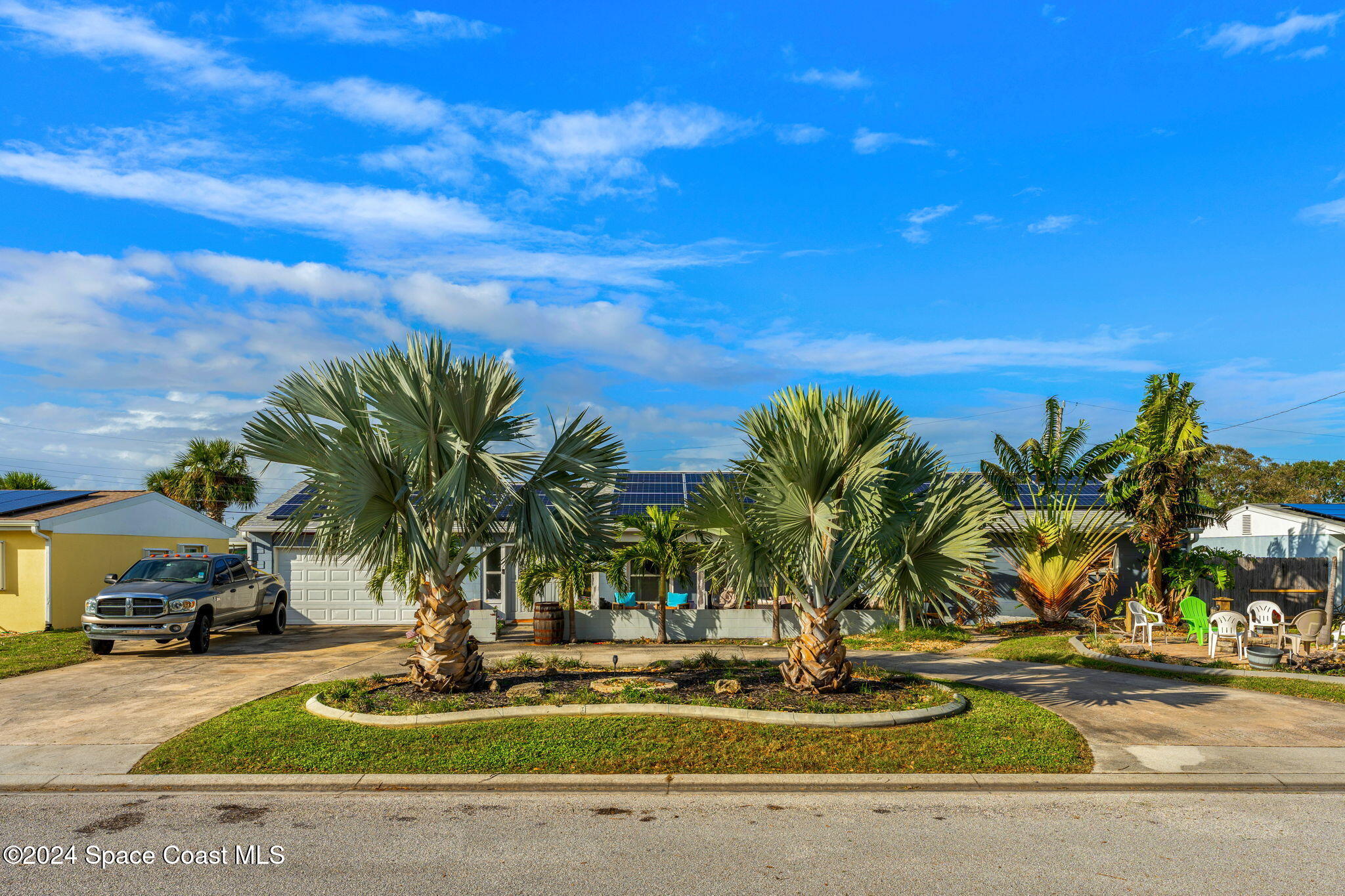 a view of a yard with cars