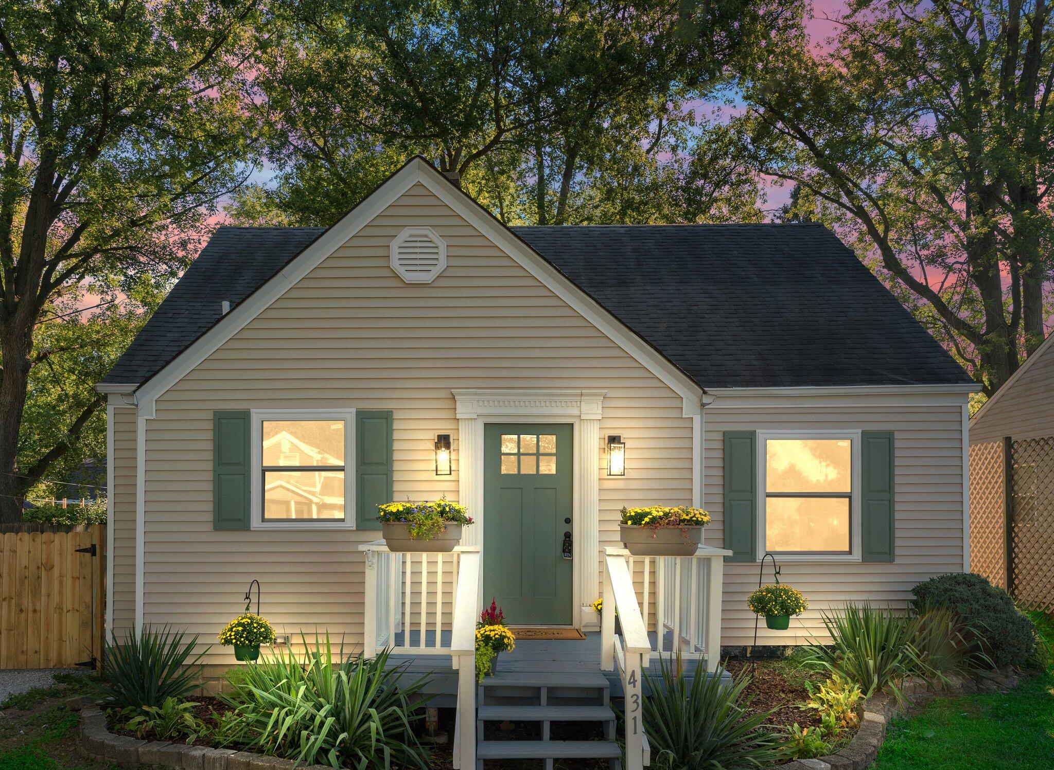 a view of a house with a yard