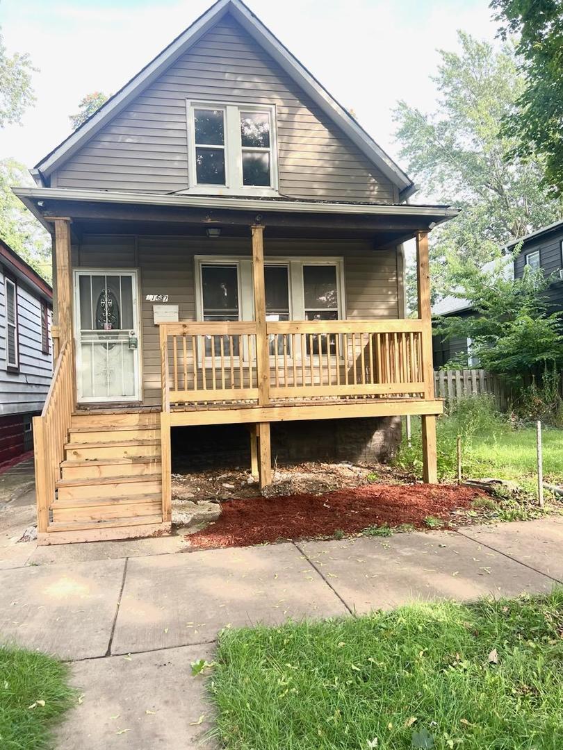 a view of a house with a yard and plants