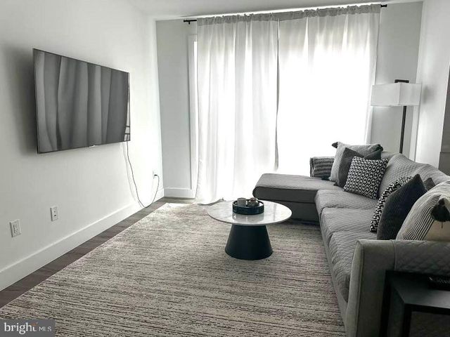 $2,100 | 323 West Berks Street, Unit 4 | West Kensington