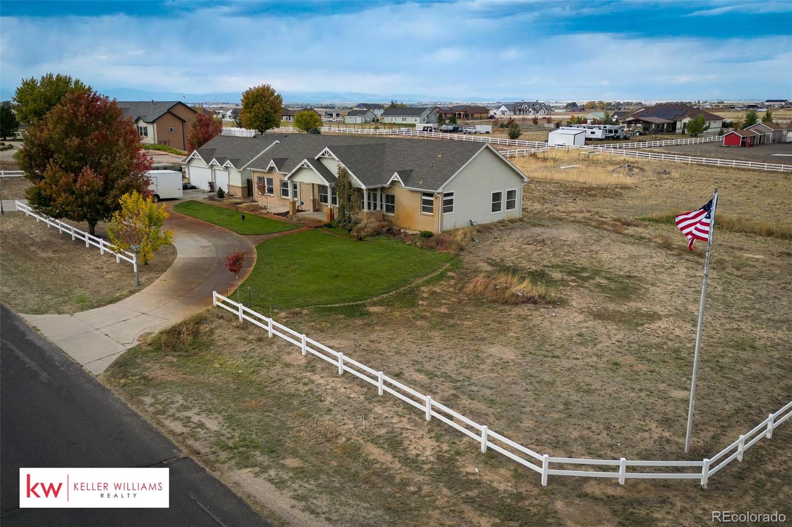 a view of a houses with outdoor space