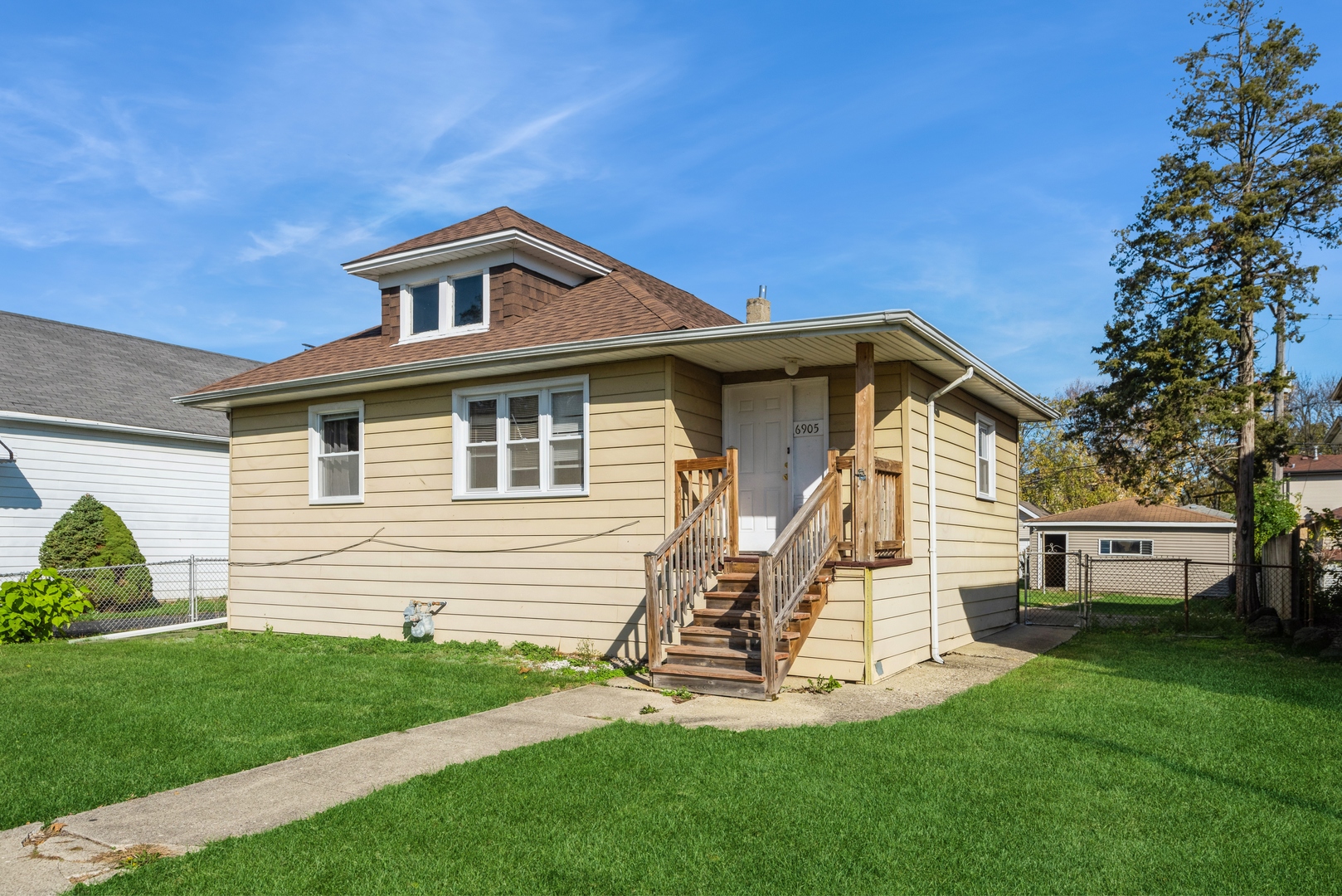 a view of a house with a yard