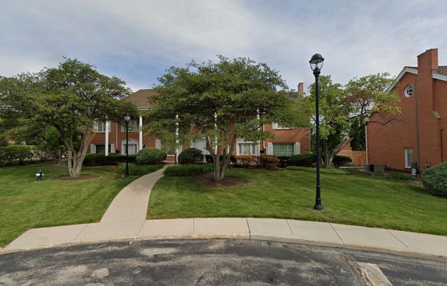 $344,000 | 4 North Tower Road | York Township - DuPage County