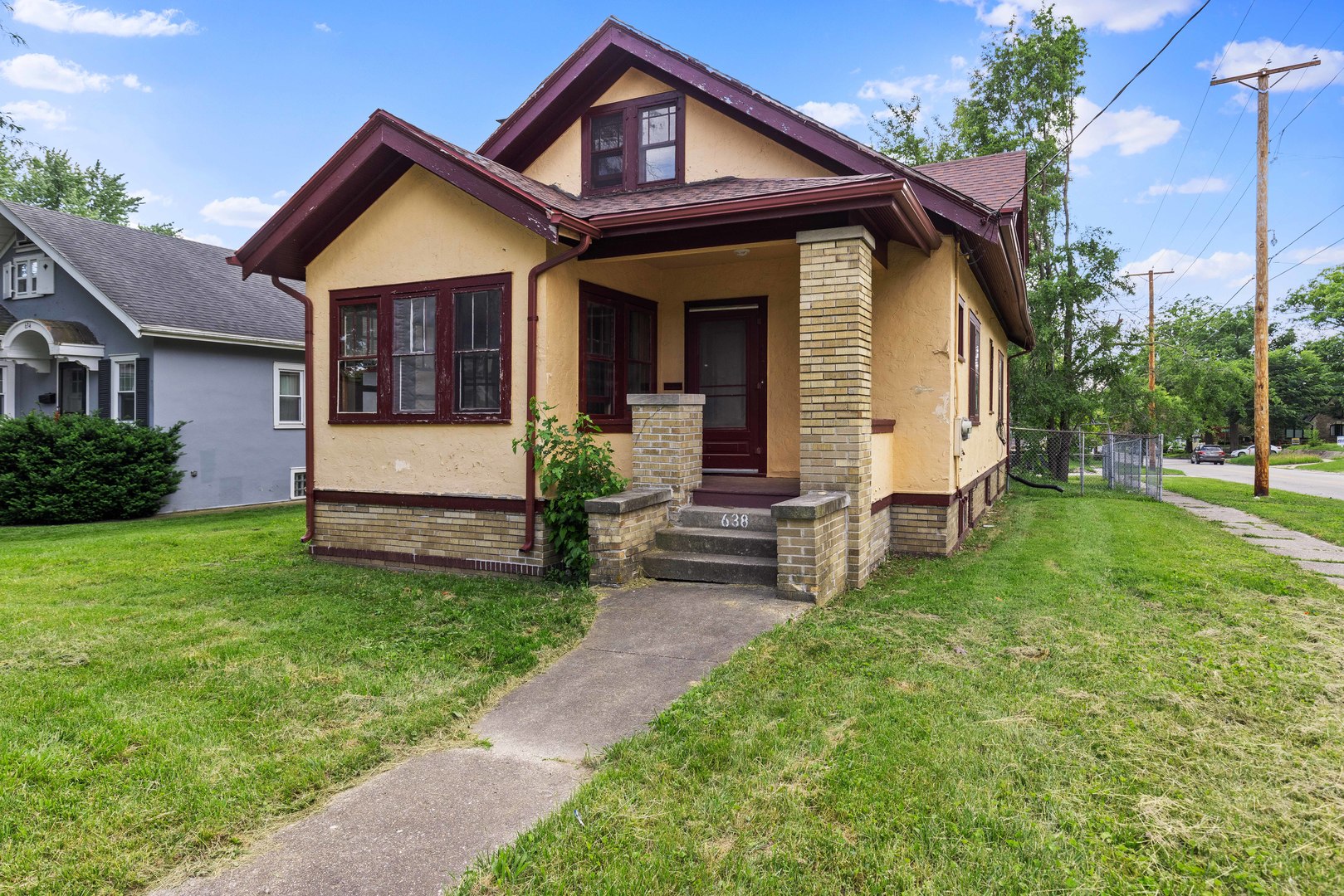 a view of a house with a yard