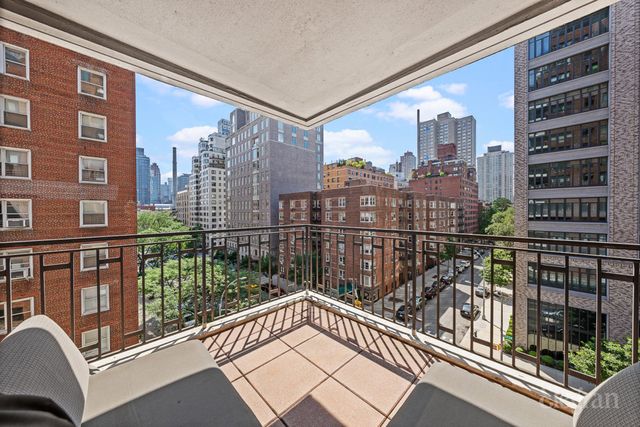 $2,349,000 | 45 East End Avenue, Unit 6EF | Upper East Side