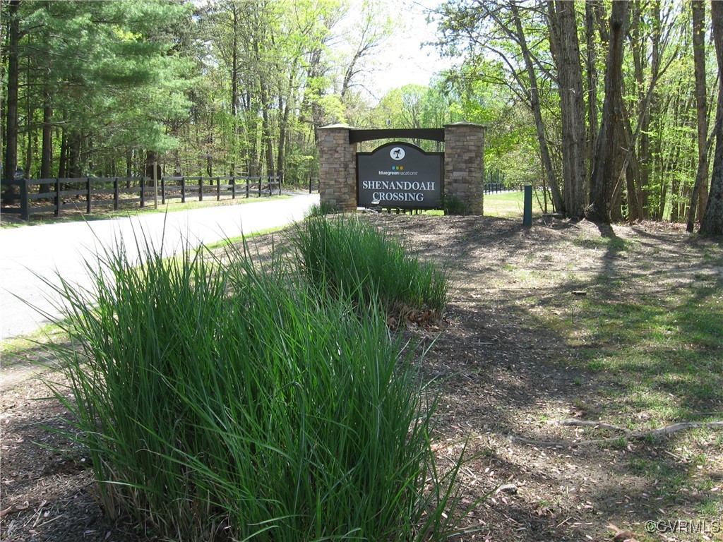 Shenandoah Crossing Resort Signage