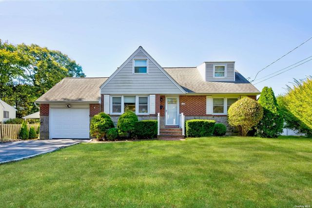 $699,000 | 28 Whittier Drive | Greenlawn