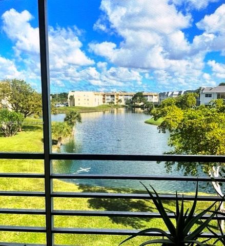 $152,900 | 8400 Sunrise Lakes Boulevard, Unit 310 | Sunrise Lakes