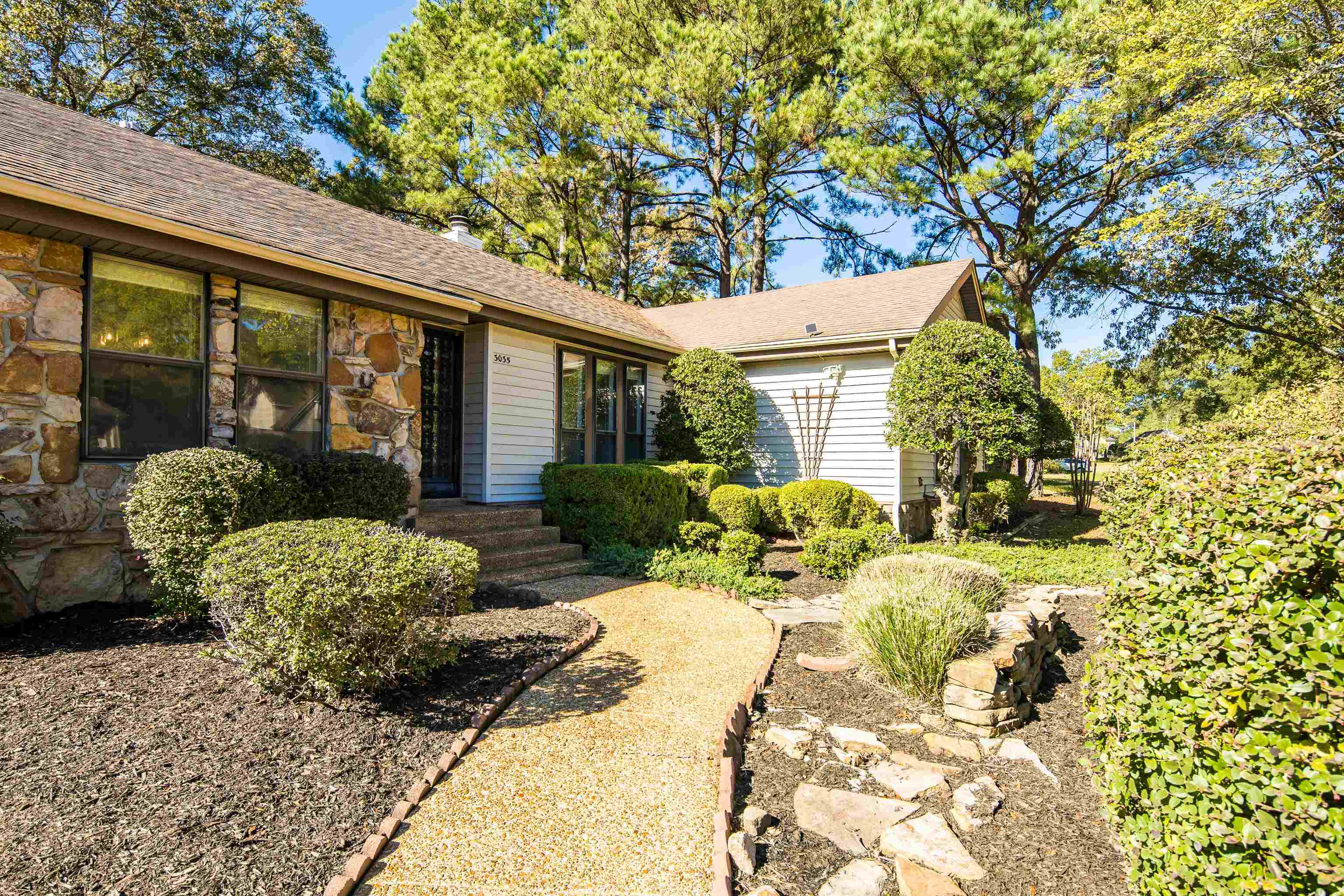 a view of a house with backyard and sitting area