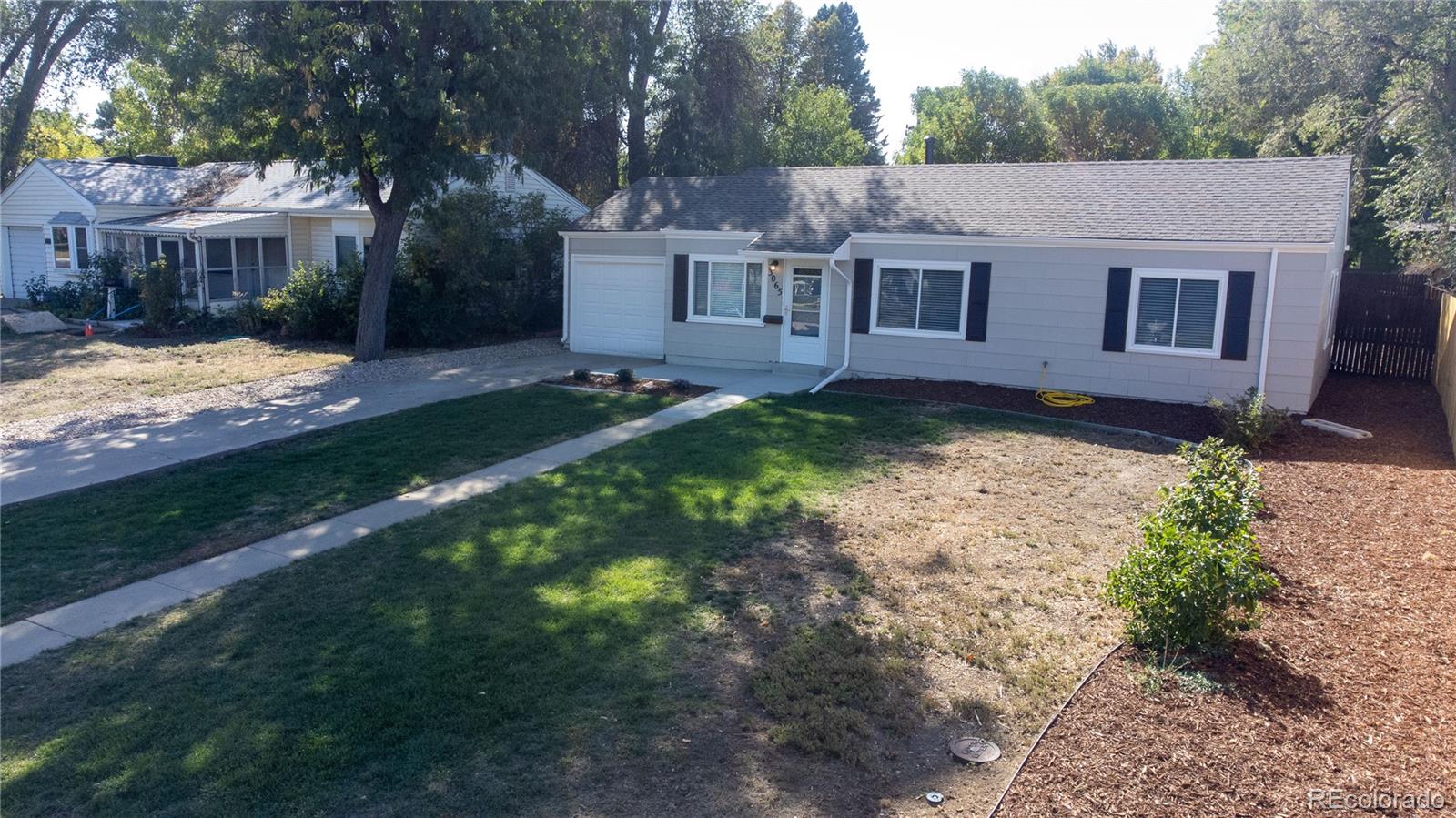 a view of a yard in front of house