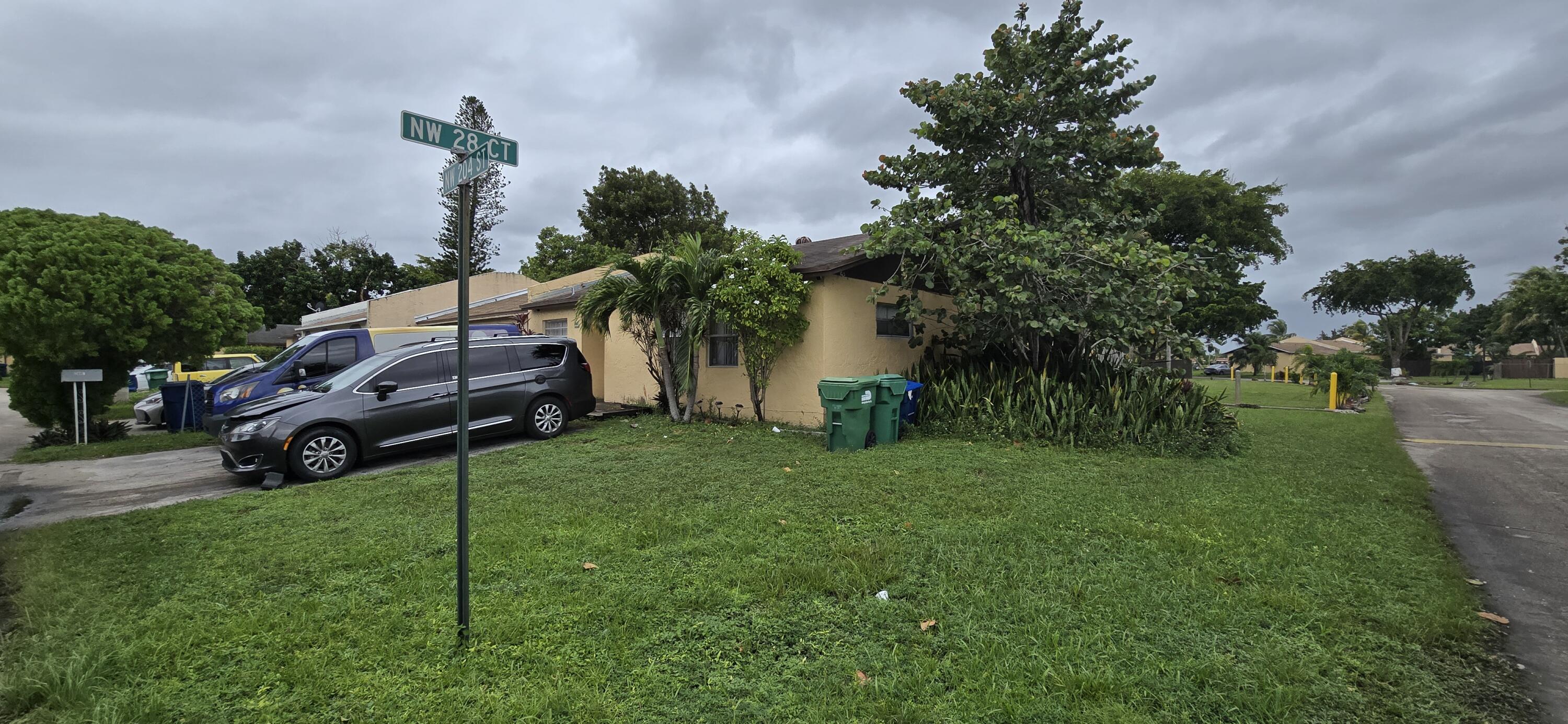 a view of a house with a backyard