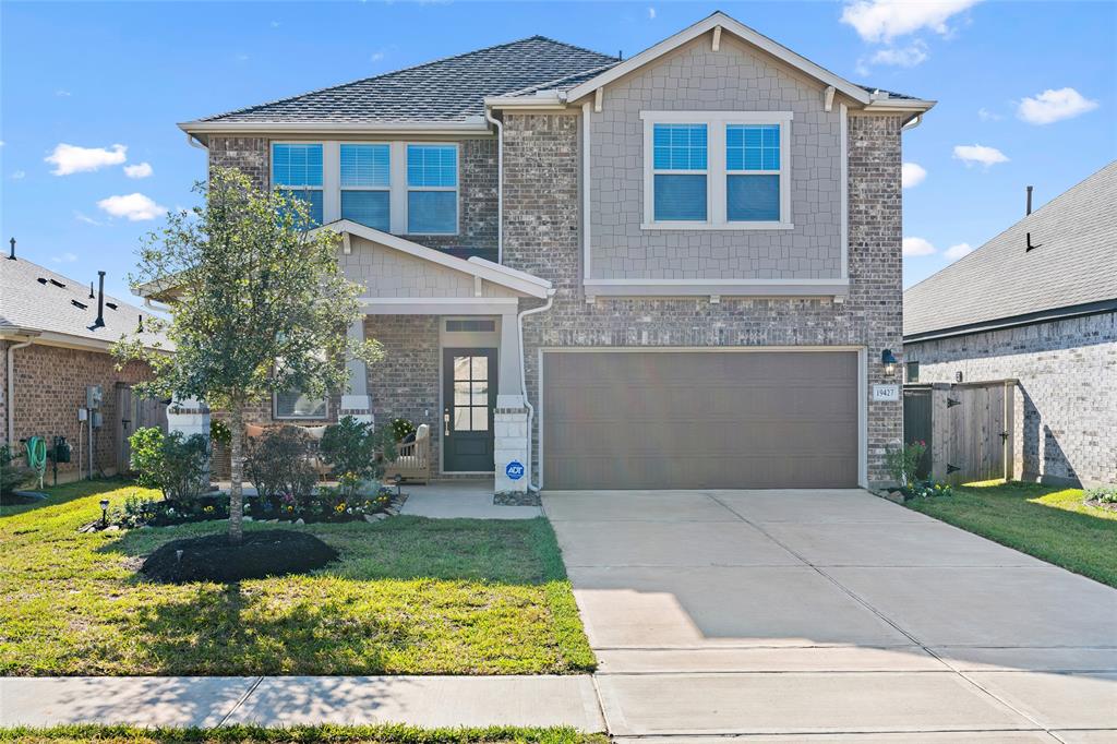 Amira, where Every Day is a Staycation! 19427 Pacers Gait Lane is a beautiful 2,810sf, 4 bedroom, 2.5 bath home that boasts a home office and spacious gameroom.