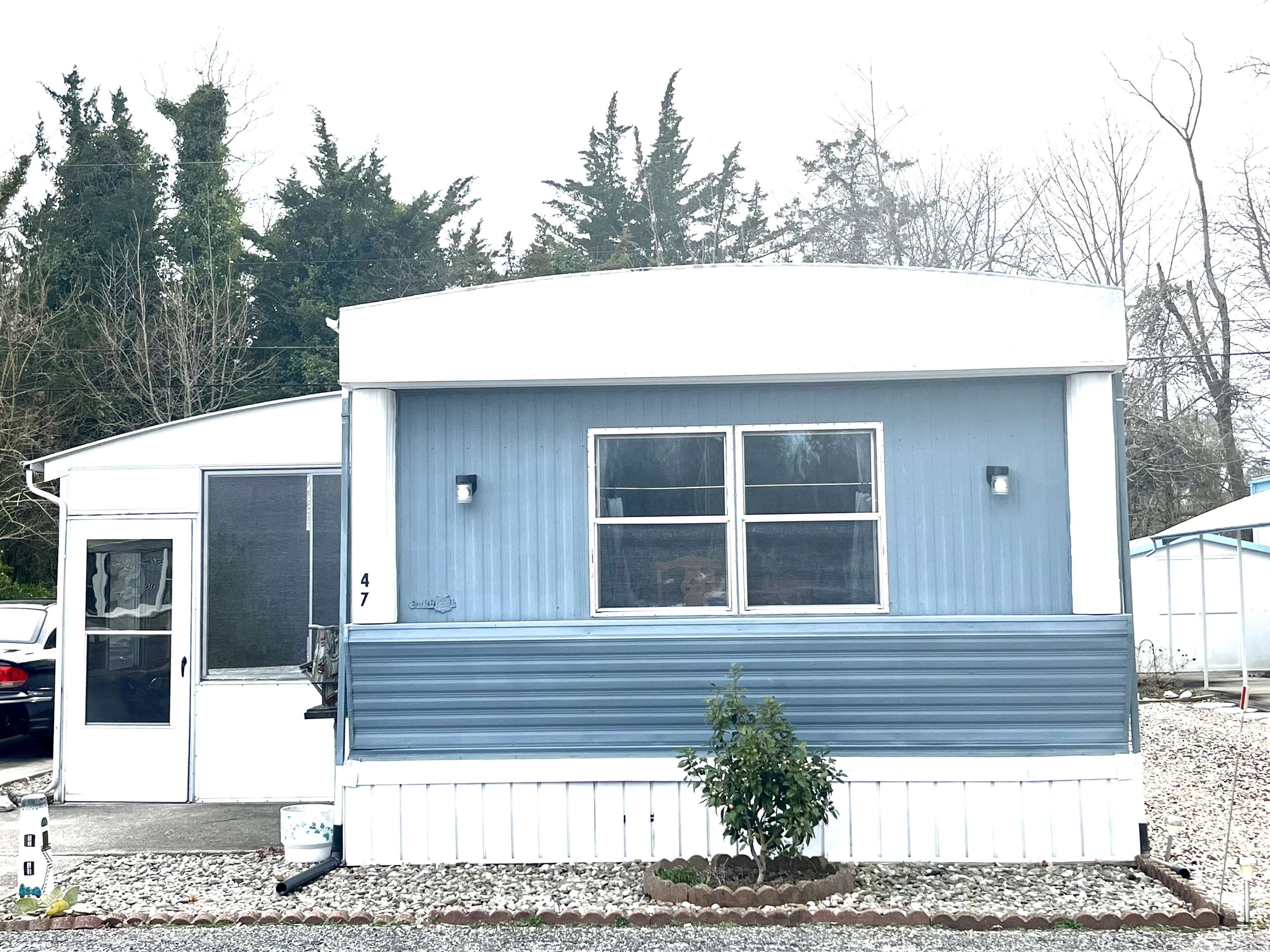 a view of house with yard