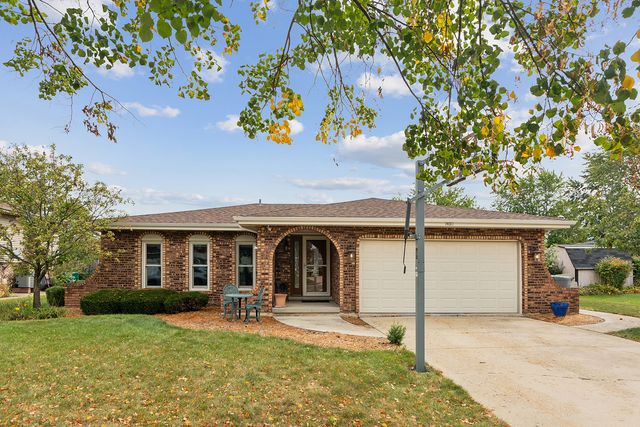 $420,000 | 14011 Clearview Drive | Orland Park