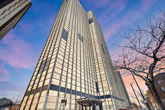 $2,100 | 655 West Irving Park Road, Unit 2113 | Park Place Tower