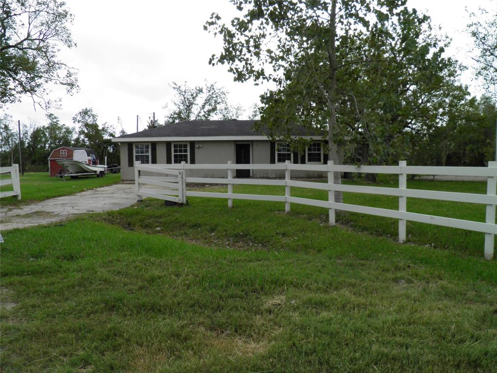 a view of a house with a backyard